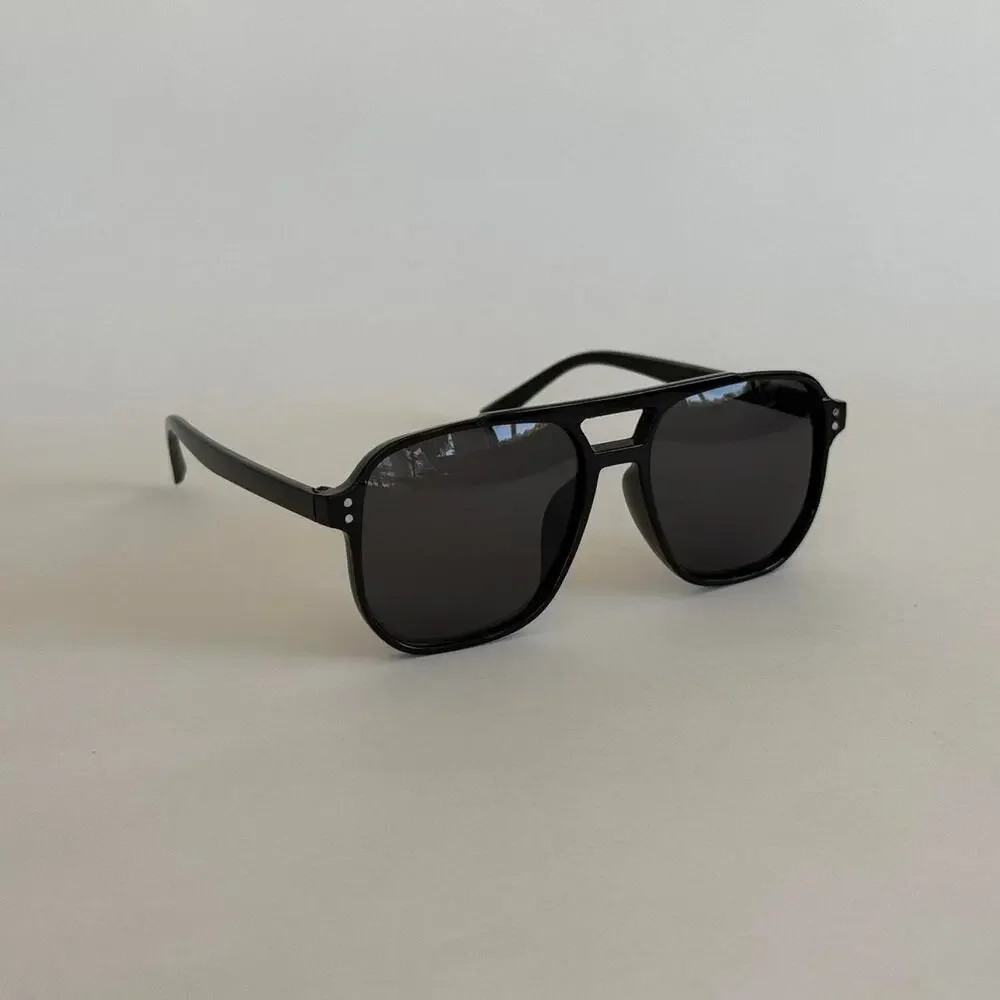 Black square sunglasses with